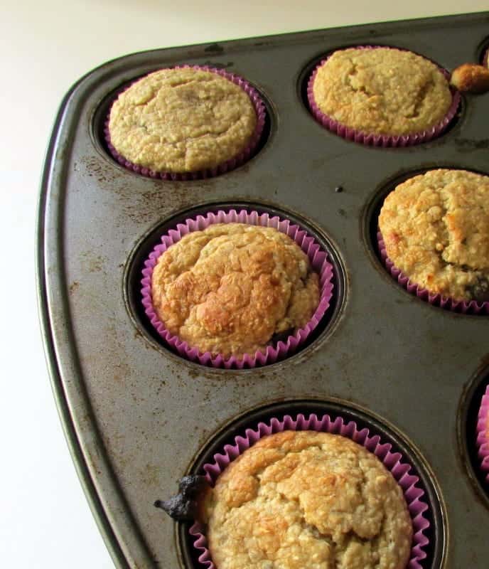 Oatmeal Chocolate Chip Muffins via Treble in the Kitchen #madewithchobani
