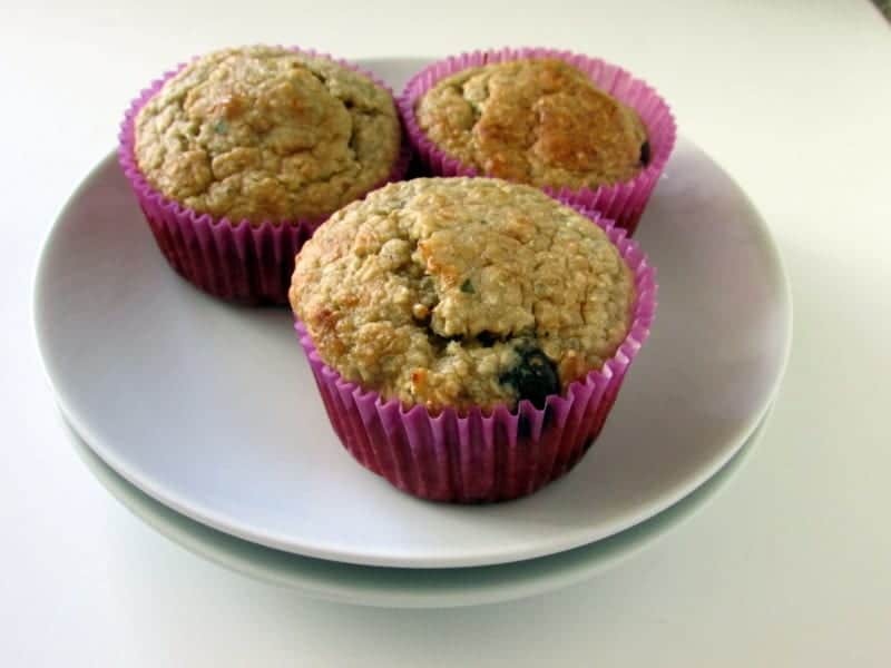 Oatmeal Chocolate Chip Muffins via Treble in the Kitchen #madewithchobani