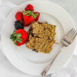 Berry Oatmeal Breakfast Bake #oatmealbake #healthybreakfast
