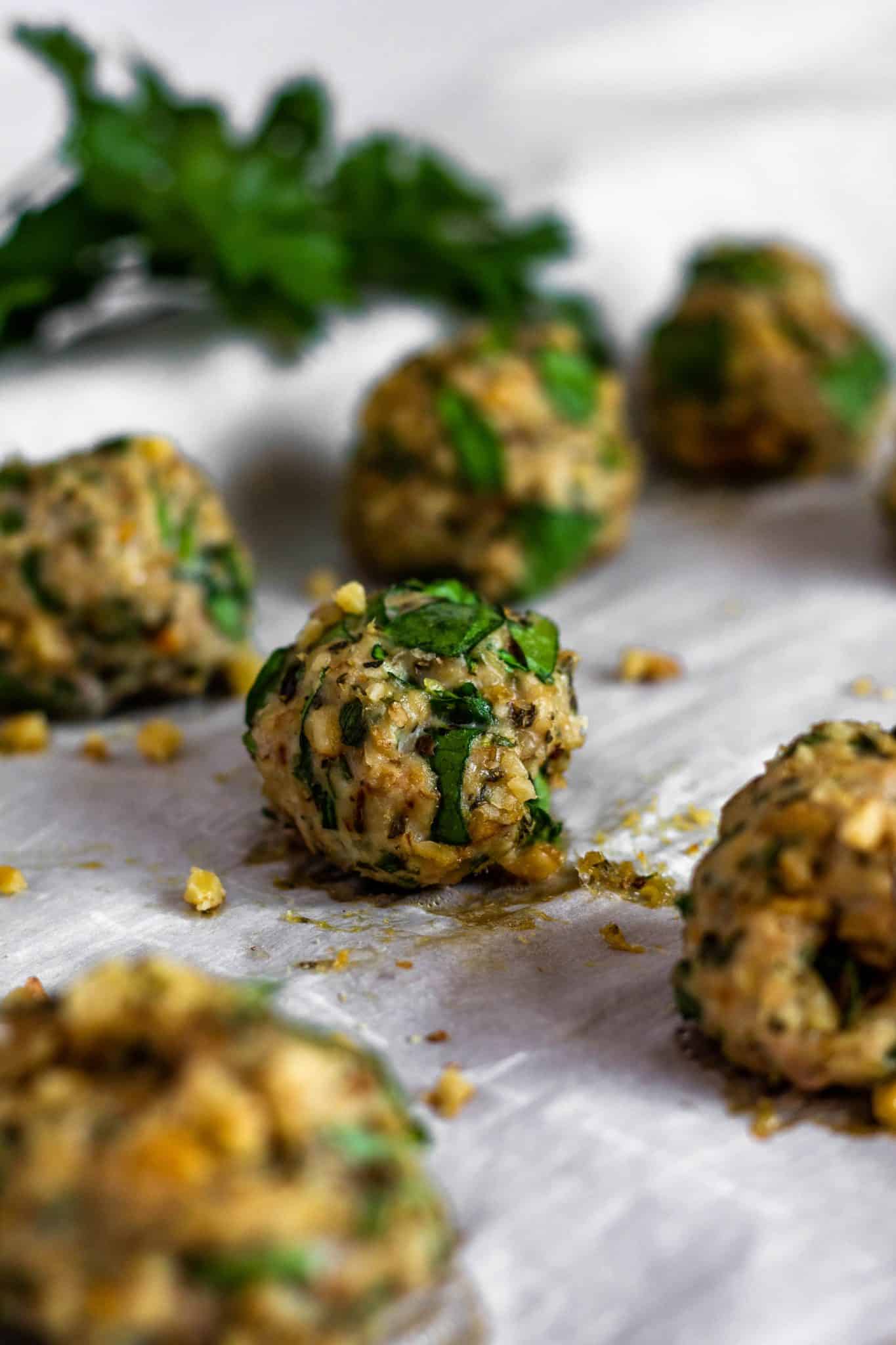 Spinach and Herb Chicken Meatballs #lowfodmap #tararochfordnutrition