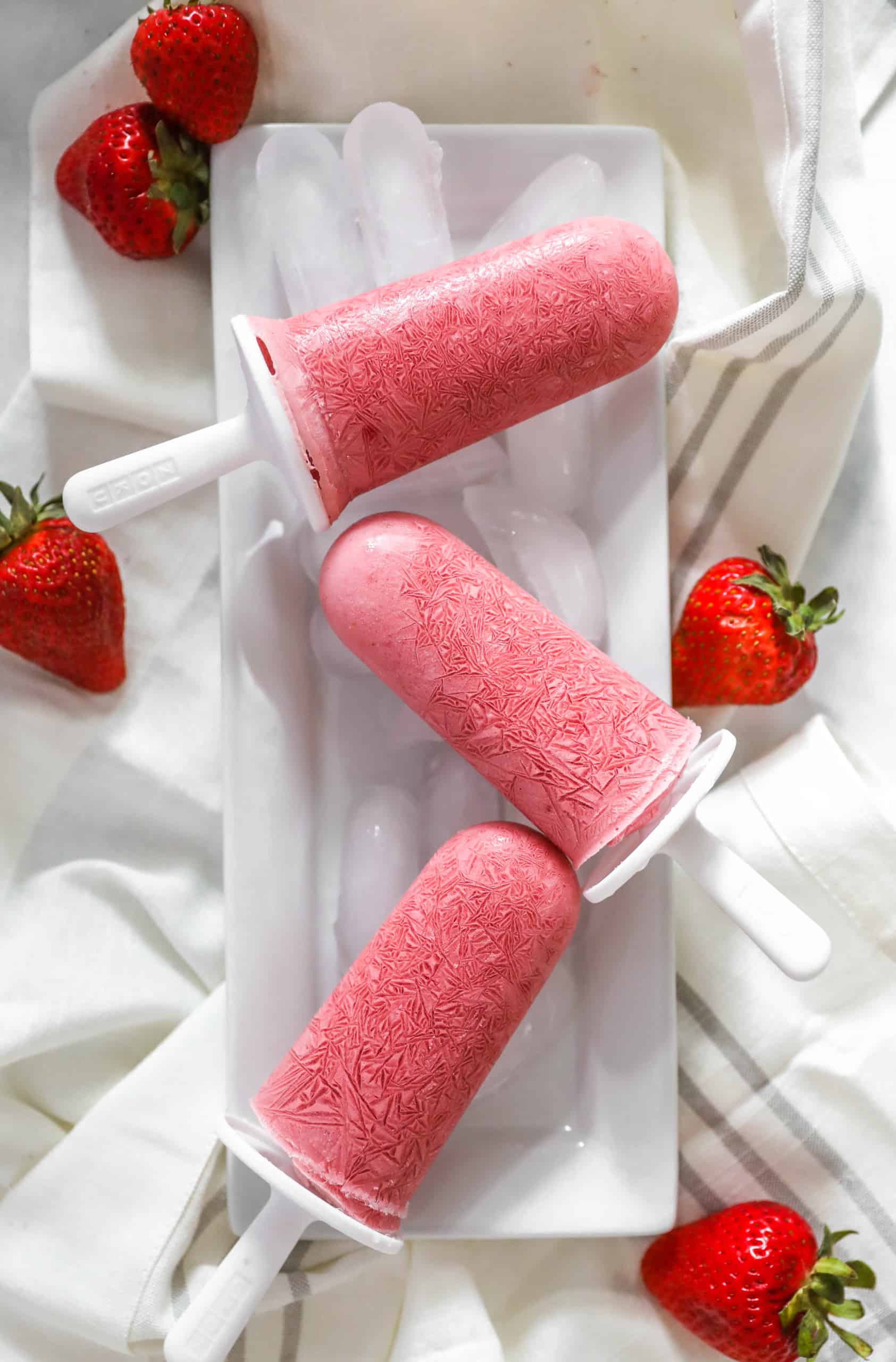 Strawberry Greek Yogurt Popsicles #popsiclerecipe #healthyrecipe
