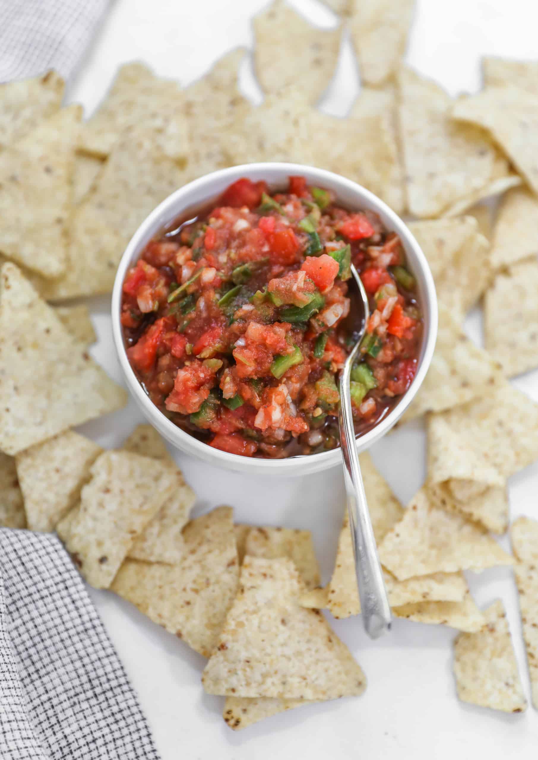 Mom's Fresh Salsa Recipe #salsarecipe #tararochfordnutrition